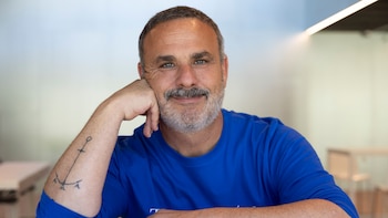 El chef Ángel León comienza la siembra de la zostera, el cereal marino que se plantea como una “alternativa” al arroz