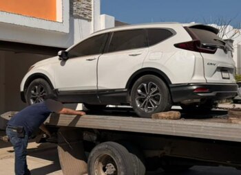 Vehículo asegurado en el cateo.