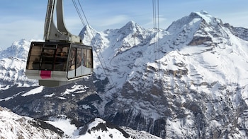 Casi 100 personas atrapadas en