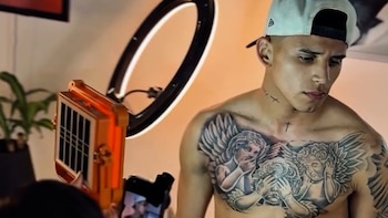 Nuevo impactante tatuaje de Leonel Flores
