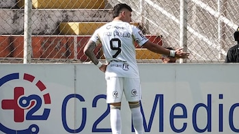 Facundo Callejo y su clásica celebración de torero en casa. - Crédito: ITEA