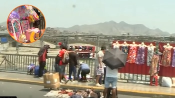 Ambulantes toman puentes peatonales de