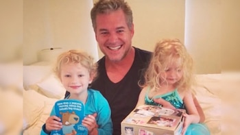 El mensaje de la viuda de Eric Dane en el primer Día del Padre sin él: “Me duele por mis niñas”