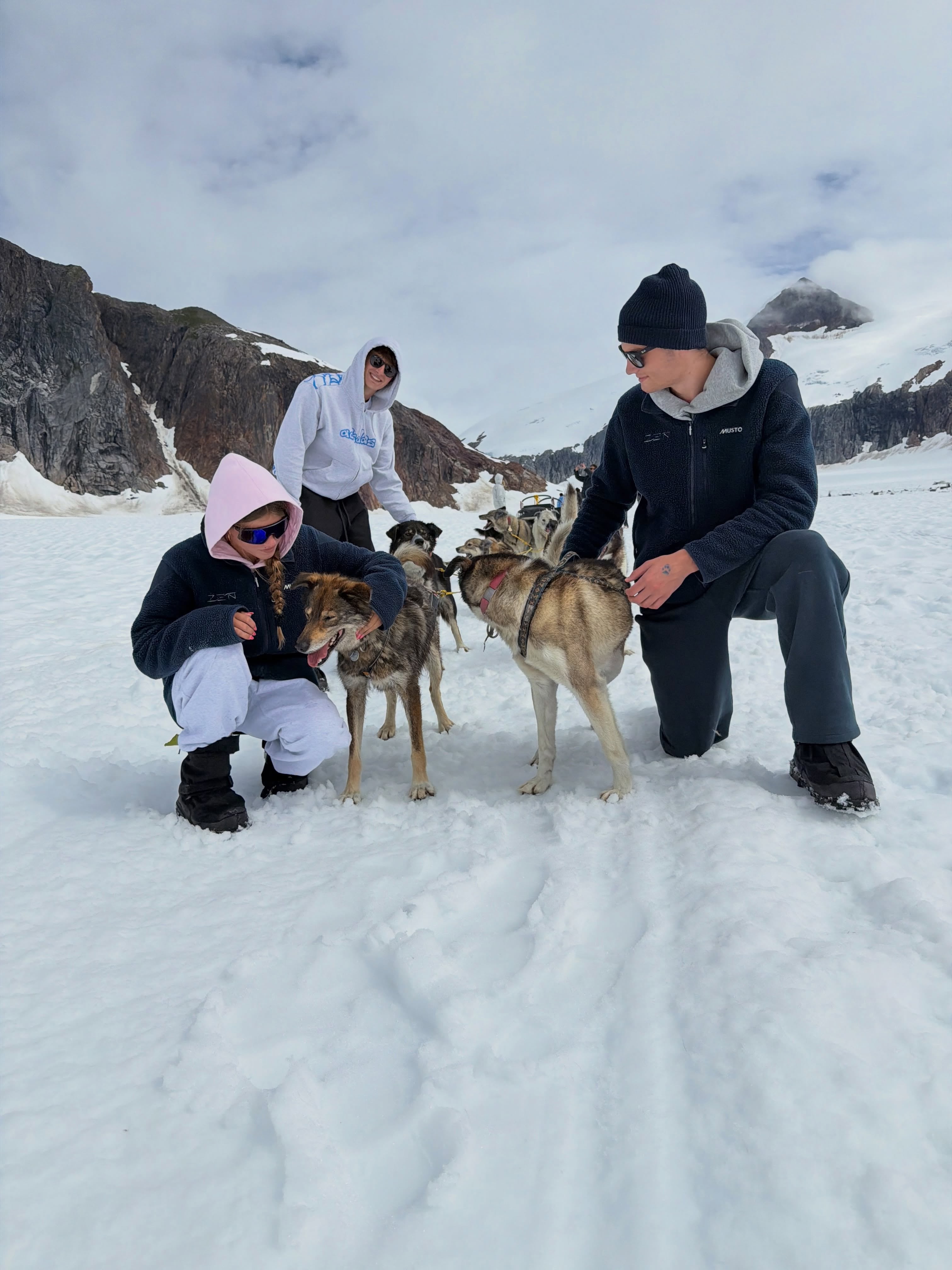 Brady define su semana en Alaska como “el viaje de toda una vida”(@tombrady)