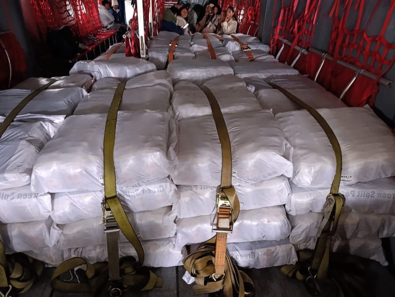 La ayuda humanitaria llegó en un avión militar peruano, en respuesta a una solicitud presentada por el Gobierno boliviano, según informó el Ministerio de Relaciones Exteriores