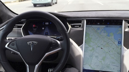Así funciona el sistema de conducción autonóma de Tesla: ¿es seguro para los humanos?