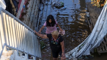 Puente aéreo para evacuar turistas