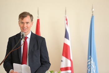 01/10/2026 El embajador de Reino Unido en Irán, Hugo Shorter.
El Gobierno de Irán ha convocado este jueves al embajador de Reino Unido en el país, Hugo Shorter, en protesta por unas declaraciones vertidas en la víspera por el primer ministro británico, Andy Burnham, asegurando la existencia de "indicios claros" de la implicación de las autoridades iraníes en el incidente de la semana pasada cerca de la base aérea de Fairford que Londres investiga como "terrorista".
POLITICA
EMBAJADOR HUGO SHORTER EN X