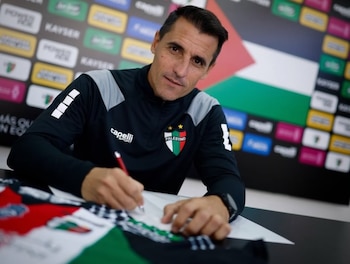 Guillermo Farré, entrenador argentino con pasado en Sporting Cristal, dirige a Palestino actualmente.