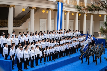 El Salvador abrió el mes cívico con una ceremonia en el Palacio Nacional por los 205 años de la independencia centroamericana./ (Gobierno de El Salvador)