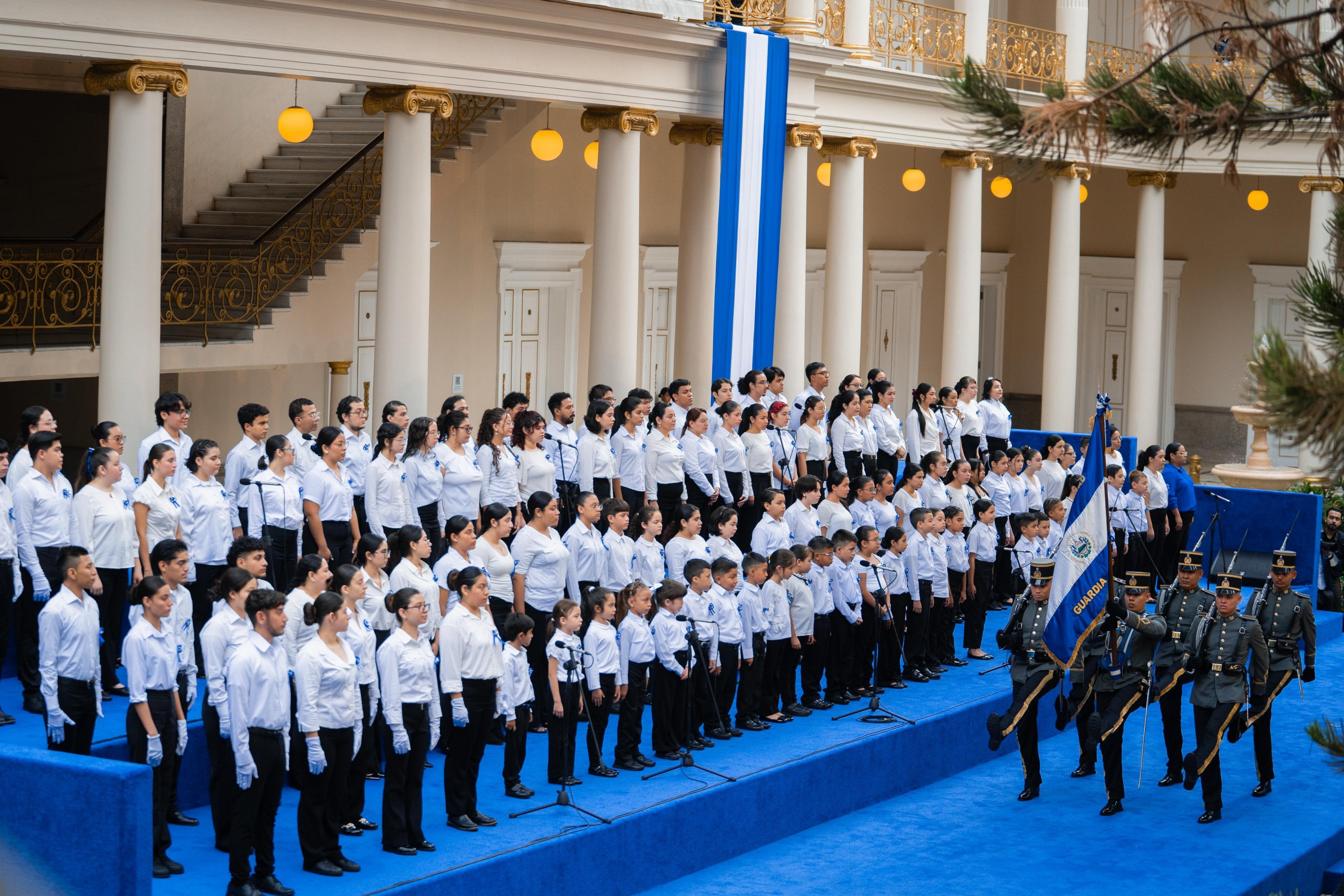 El Salvador abrió el mes cívico con una ceremonia en el Palacio Nacional por los 205 años de la independencia centroamericana./ (Gobierno de El Salvador)
