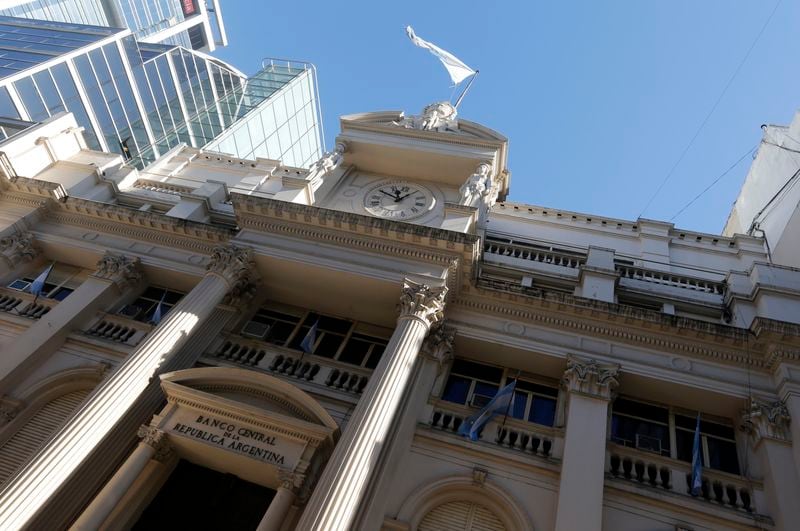 Darle al Estado el monopolio exclusivo de emitir moneda es poner al zorro dentro del gallinero (Foto: Reuters)
