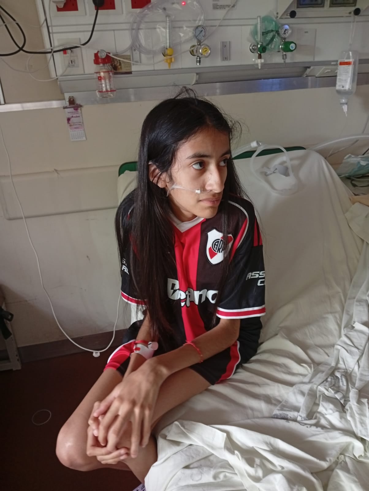 Delfina sueña con festejar sus 15 años y conocer el estadio Monumental, aunque la prioridad hoy es su recuperación