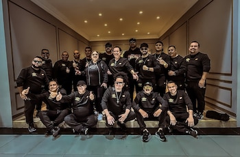 Los Hermanos Flores, previo a su histórica presentación en Coachella, donde la cumbia salvadoreña unió a la diáspora centroamericana en Estados Unidos. (Foto cortesía Los Hermanos Flores)