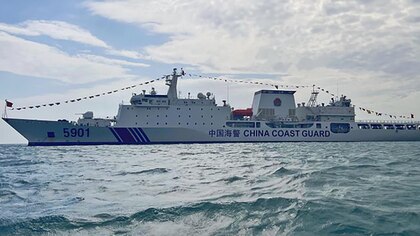 Filipinas denunció la intromisión del buque más grande de la Guardia Costera china en sus aguas