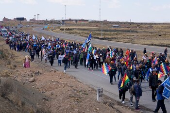Los manifestantes salen de Caracollo,