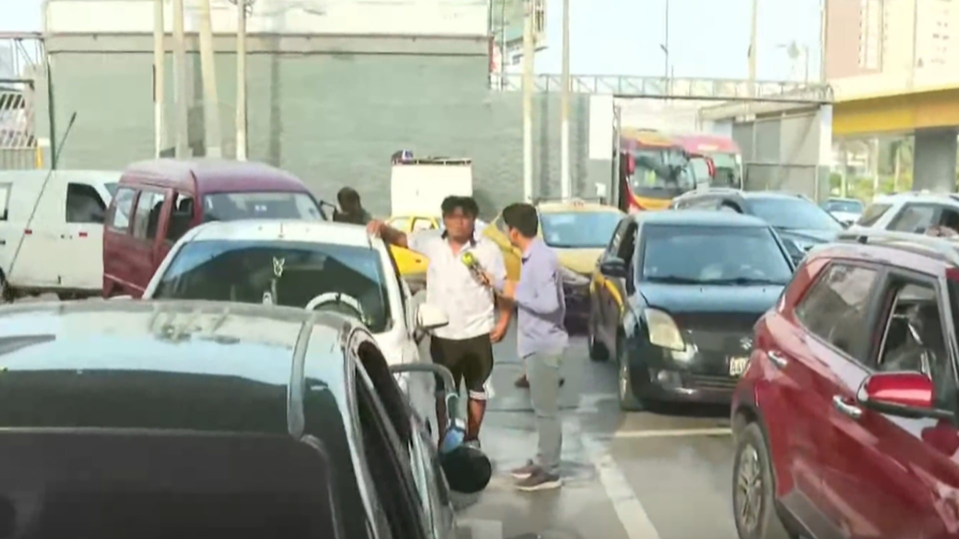 GLP supera los 12 soles: mototaxis paralizadas y largas colas en grifos| Latina Noticias