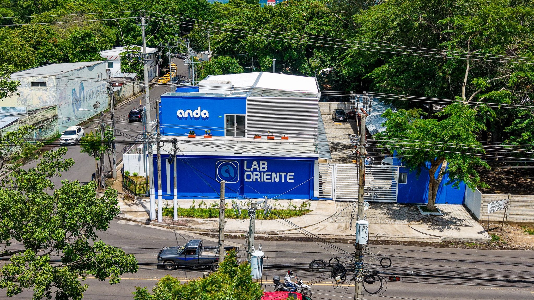 La representante del Banco Mundial, Diletta Doretti, afirmó que la obra otorgará autonomía analítica a la zona oriental de El Salvador. (Foto cortesía Secretaría de Prensa)