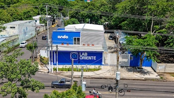 La representante del Banco Mundial, Diletta Doretti, afirmó que la obra otorgará autonomía analítica a la zona oriental de El Salvador. (Foto cortesía Secretaría de Prensa)