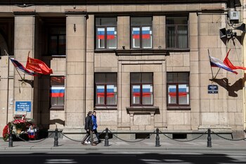 30/09/2020 Banderas rusas decoran la fachada de un edificio situado en San Petersburgo.
POLITICA EUROPA NORTEAMÉRICA RUSIA ESTADOS UNIDOS INTERNACIONAL
SERGEI MIKHAILICHENKO / ZUMA PRESS / CONTACTOPHOTO