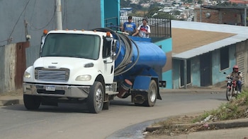 Escasez de agua en Honduras dispara el precio de las cisternas hasta USD 78 en la capital