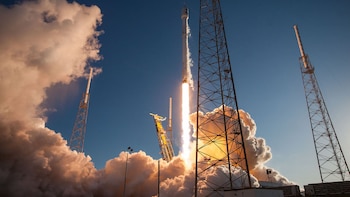 El satélite de exploración de exoplanetas en tránsito (TESS), realiza un lanzamiento impecable en su camino hacia el espacio