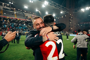 El resultado coloca al cuadro de Vásquez y De Rossi en el puesto 13 de la clasificación con 10 puntos acumulados. (X/ @GenoaCFC)