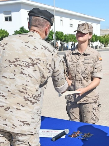 A Princesa Leonor aprimorou suas habilidades no paraquedismo militar. (Casa de SM King)
