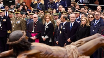 De la Macarena al curioso despiste con Felipe VI: la estrecha (y desconocida) relación de la Familia Real con la Semana Santa de Sevilla