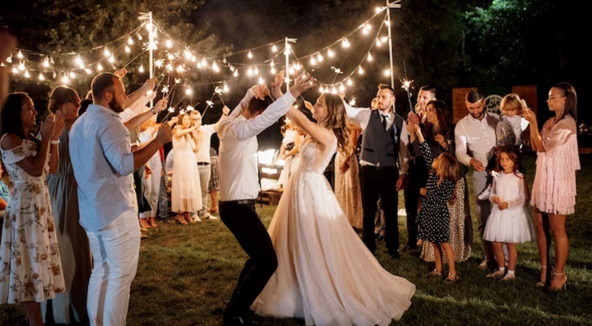 La celebración de una boda en un jardín (Freepik)