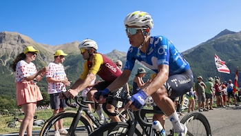 Einer Rubio lanzó dura frase sobre la caída de Tadej Pogacar en la Vuelta a España: “Es ciclismo, nadie se salva”