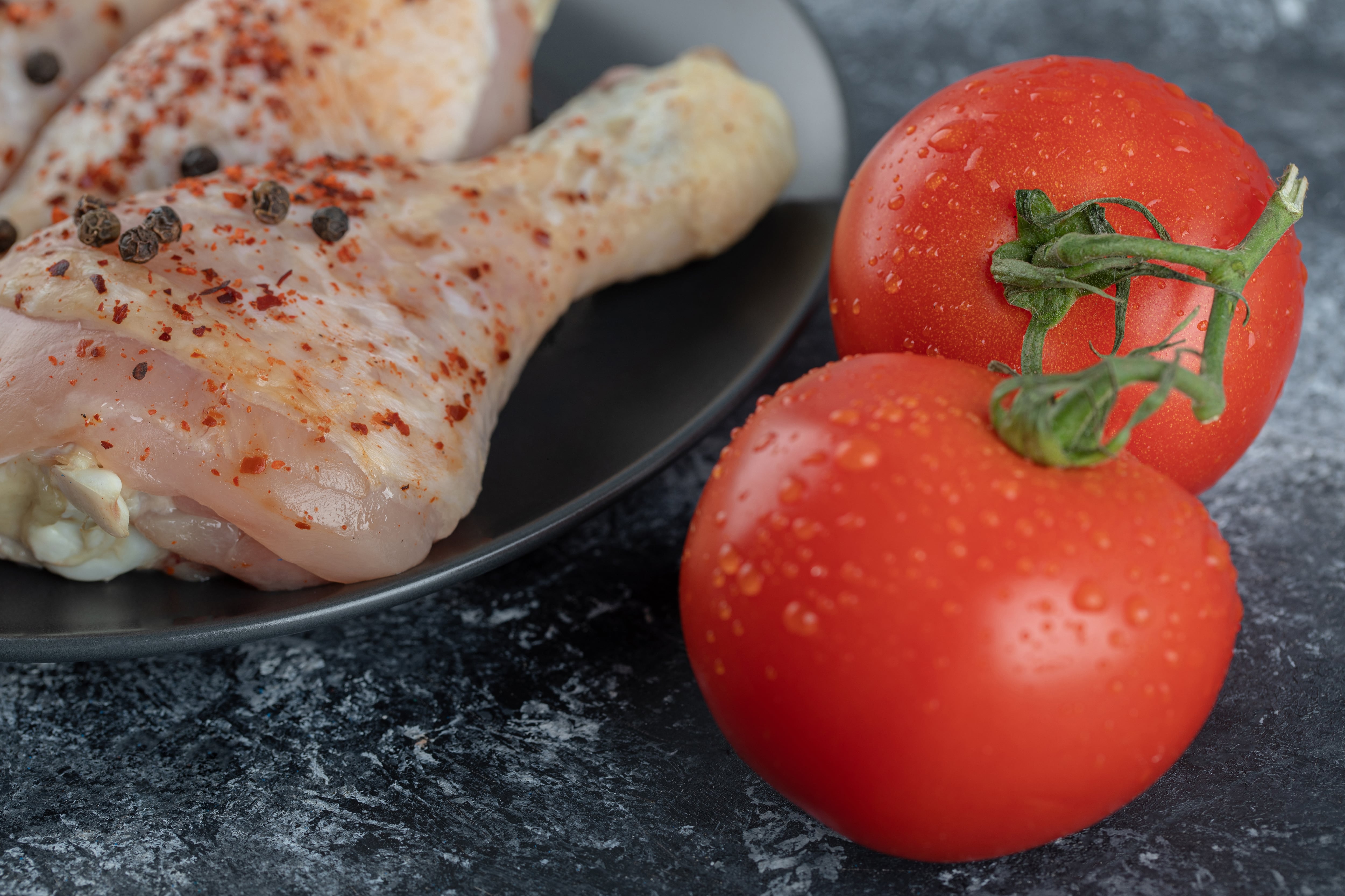 Cómo hacer un guiso de pollo con tomate fácil (Magnific)