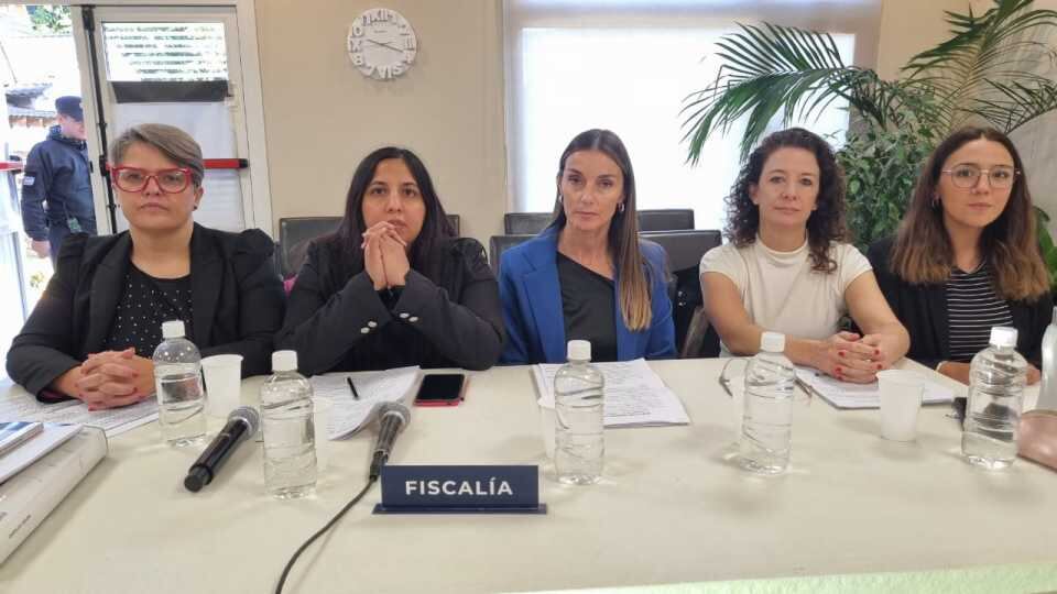 La fiscal Rafaella Riccono (a la izquierda) lideró la investigación y defendió su acusación en el juicio