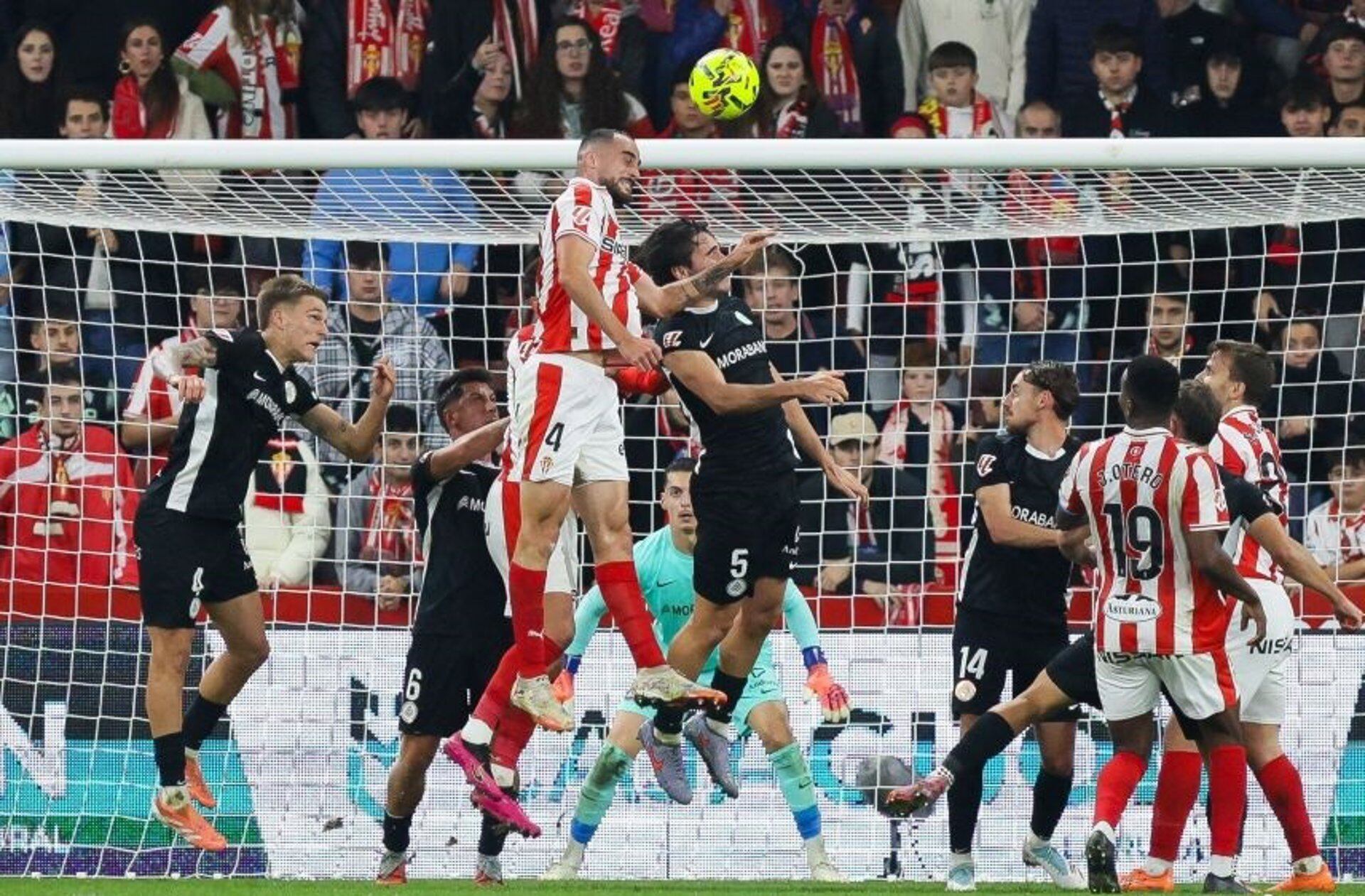 El Sporting empata al Andorra de penalti en el 101′