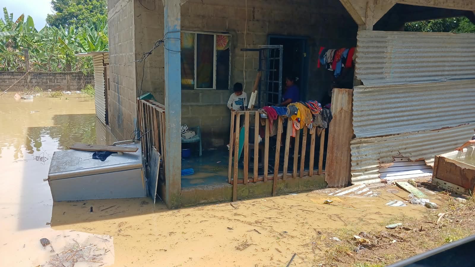 Copeco y otras instituciones mantienen el monitoreo de zonas de riesgo y avanzan con la evaluación de daños en Santa Cruz de Yojoa.