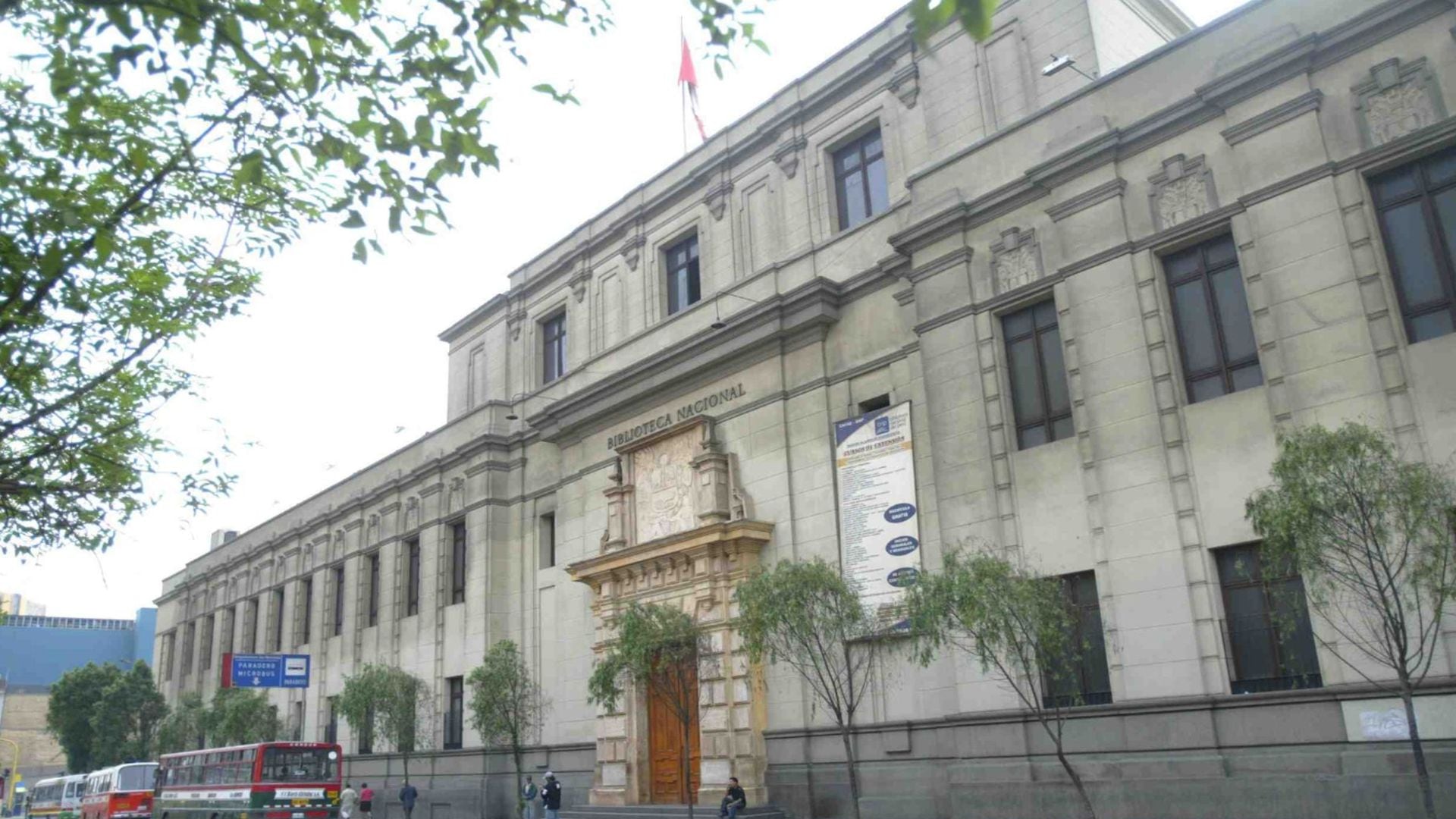 Con un pie en la historia y otro en el futuro, la Biblioteca Nacional del Perú continúa su labor de preservar la memoria cultural del país, adaptándose a las demandas contemporáneas de sus usuarios. (Andina)