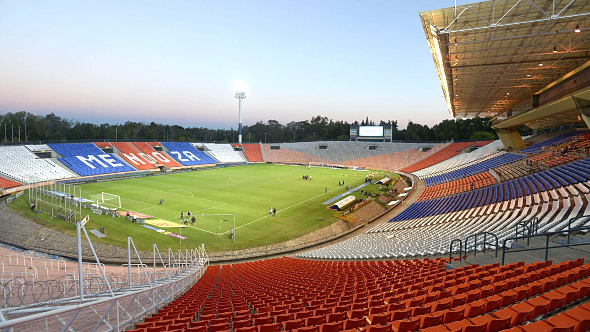El Estadio Malvinas Argentinas tendrá hinchas neutrales