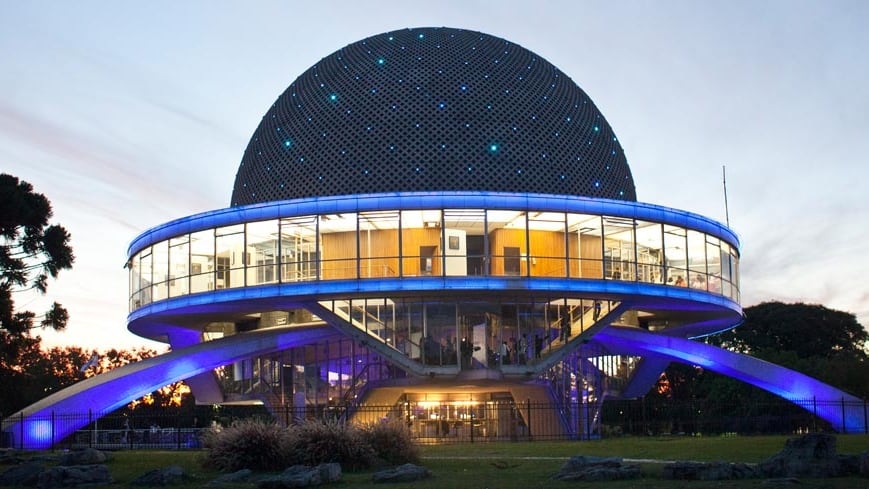 El Planetario Galileo Galilei en Palermo ofrece funciones gratuitas, observaciones con telescopios y charlas didácticas sobre astronomía para chicos (GCBA)