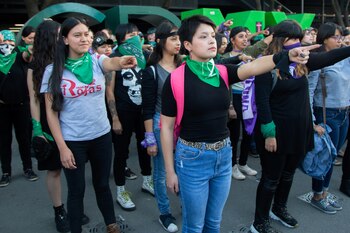 Las manifestantes replicaron el performance