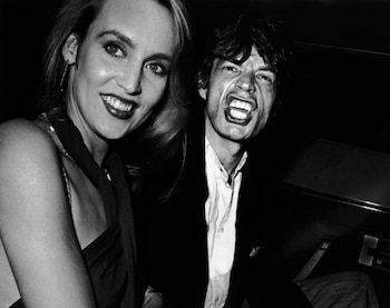 Hall relata anécdotas familiares que incluyen la convivencia armoniosa con Mick Jagger, sus hijos y nietos durante celebraciones en la isla de Mustique (Ron Galella/Ltd./WireImage)