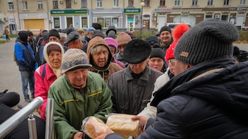 De Ucrania al Líbano: el panadero que lleva pan a las víctimas de los territorios más devastados en los países en guerra