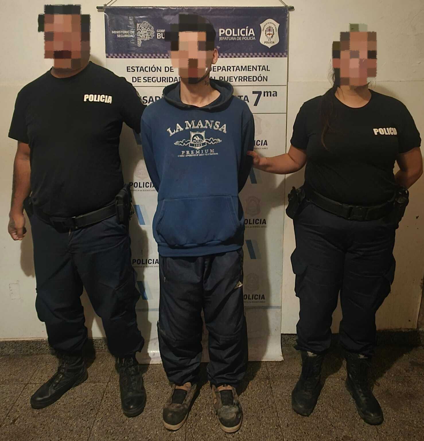 Dos personas quedaron detenidas en el lugar mientras que un tercero escapó (Policía bonaerense)