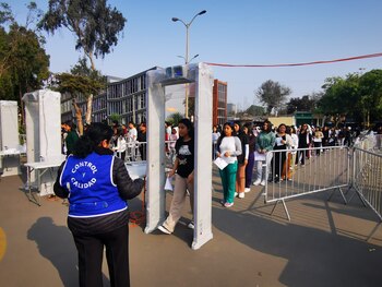 Miles de jóvenes ingresan a