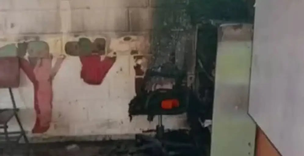 Previo a las elecciones convocadas para el próximo domingo, comienzan de nuevo los disturbios, el más reciente anunció fue la quema de un centro educativo, destinado para servir como centro de votación. (Foto: Redes sociales)