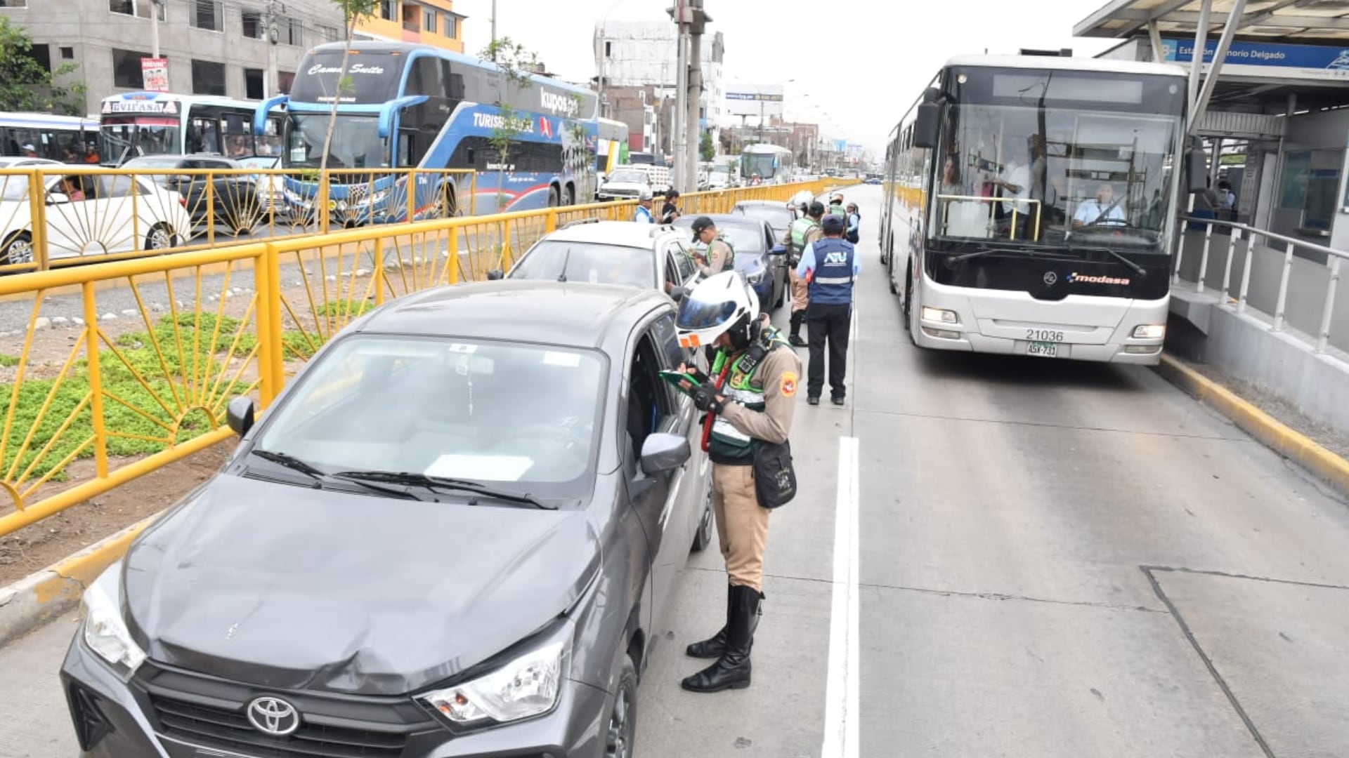 PNP: Más de 340 papeletas por invadir la vía del Metropolitano en 2026