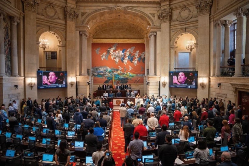 Gobierno podría quitar la prima de $15 millones a congresistas y bajarles el salario desde 2026, según borrador