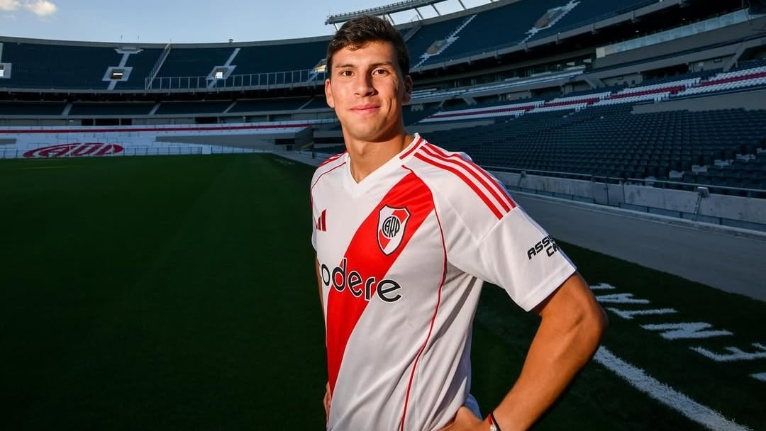 Gonzalo Tapia durante su presentación en River Plate en enero de 2025. Continuará en el San Pablo FC (Instagram @riverplate)