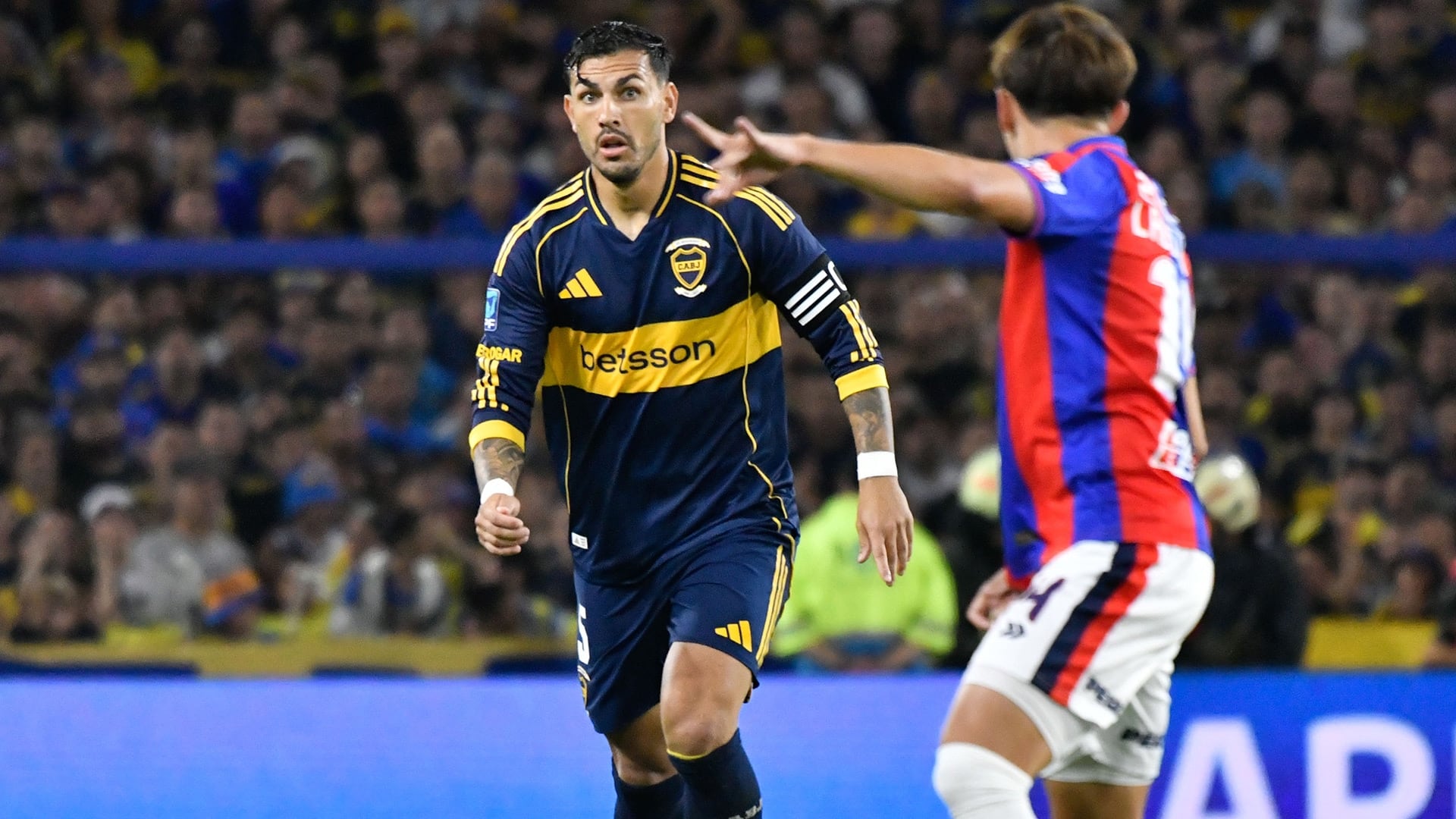 Paredes fue de lo mejor de Boca ante el Ciclón: participó del gol y lanzó un preciso centro de rabona (Fotobaires)