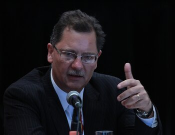 El Co-autor del Informe ""Efectos