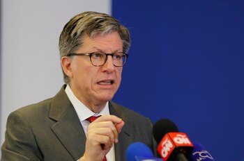 El director para las Américas